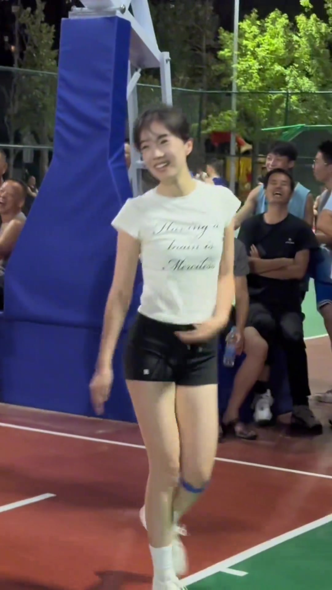 不懂就问:和女生打野球到底要不要认真防🤣🤣🤣