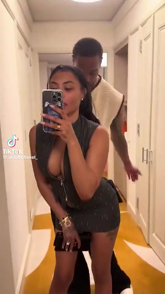 少儿不宜!🙈PJ-华盛顿对着镜子,狠狠抽了一下老婆的屁股