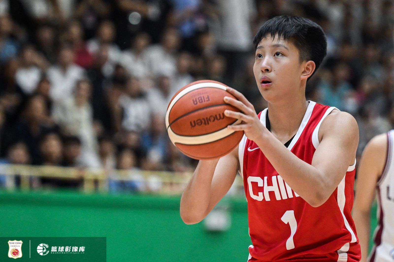 就靠你了!冉珂嘉连续2+1已拿14分7篮板 两项数据全队最高