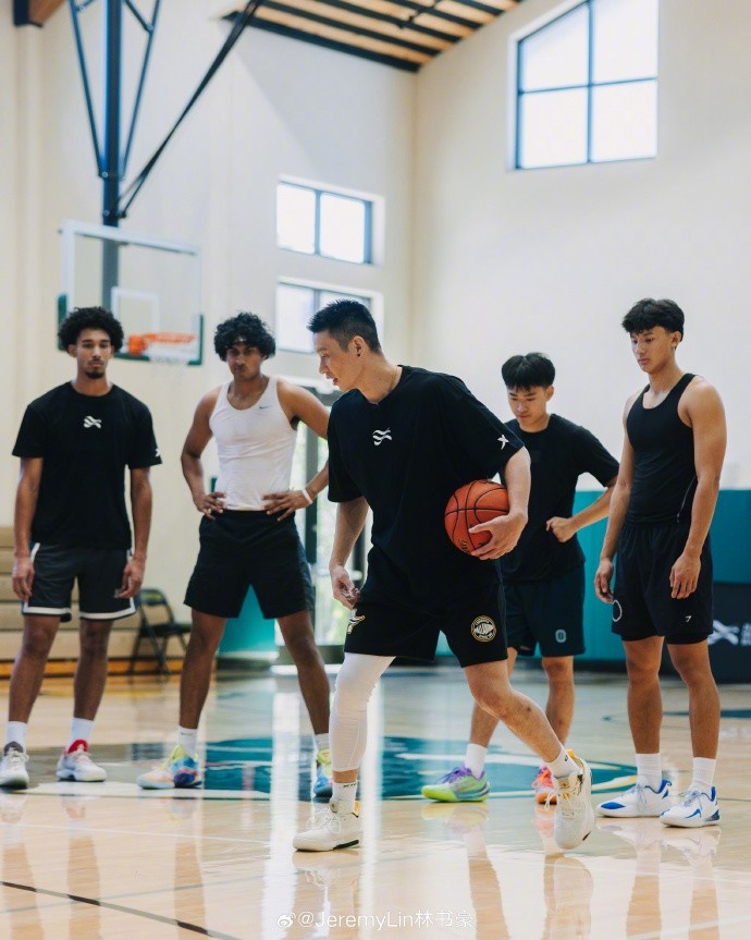 后卫的传承!赵维伦受邀参加林书豪的湾区训练营