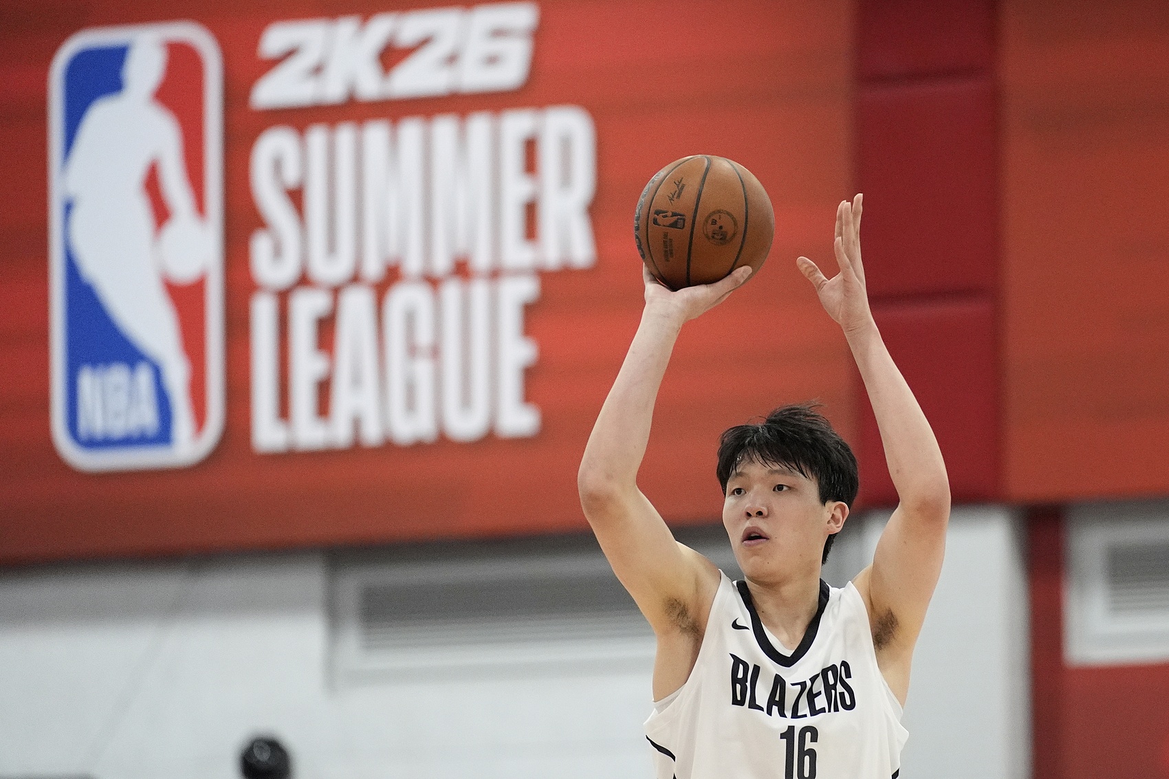 美媒发问:杨瀚森现在比詹姆斯更火 他会成下一个全球超巨吗?