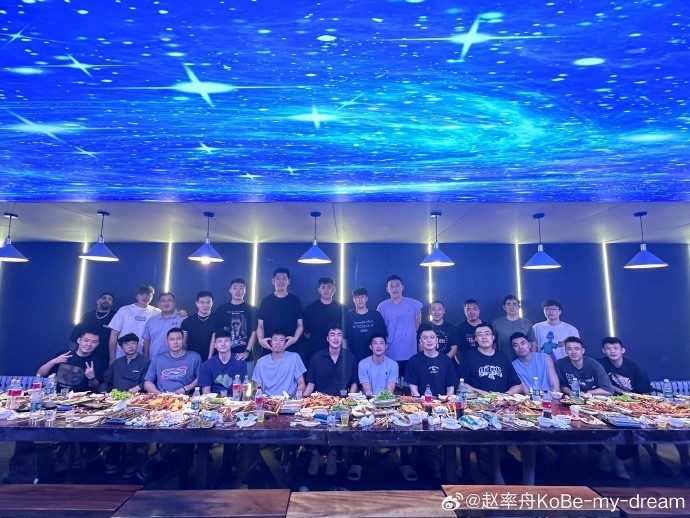 赵率舟:青春本就是马不停蹄的遇见和分别 希望大家都会越来越好