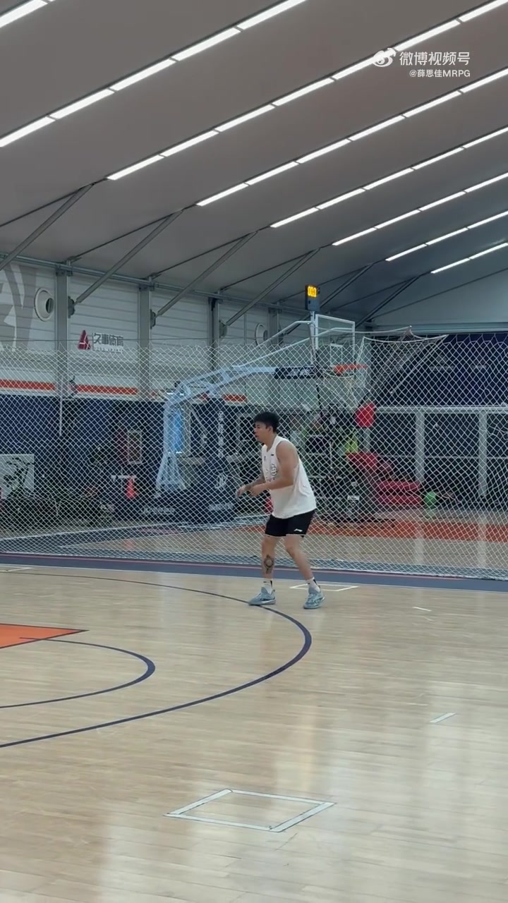 媒体人:张镇麟的身体状态还处于恢复阶段 他进行了投篮加练