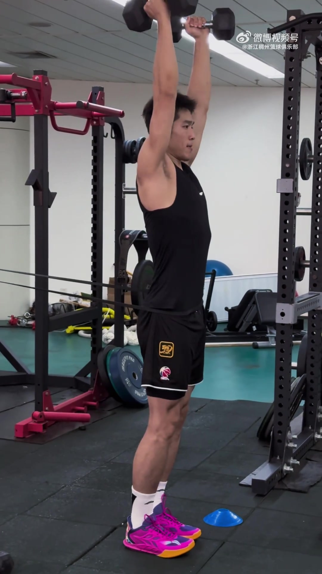 吴前等人出镜!浙江男篮晒球队训练视频:力量房🏋️🏋️