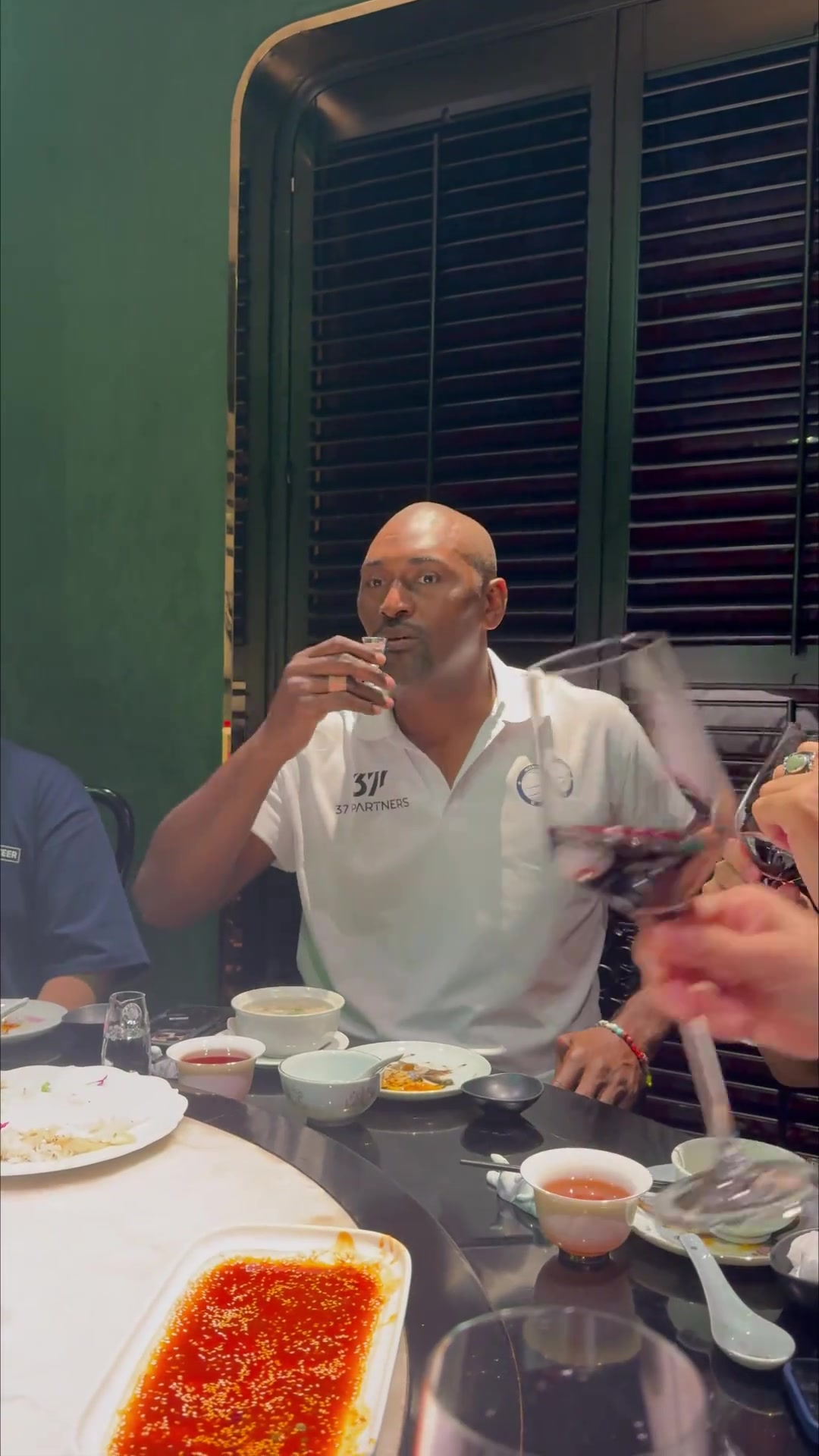 阿泰敬酒:第一杯敬步行者 第二杯敬哈登 第三杯敬自己