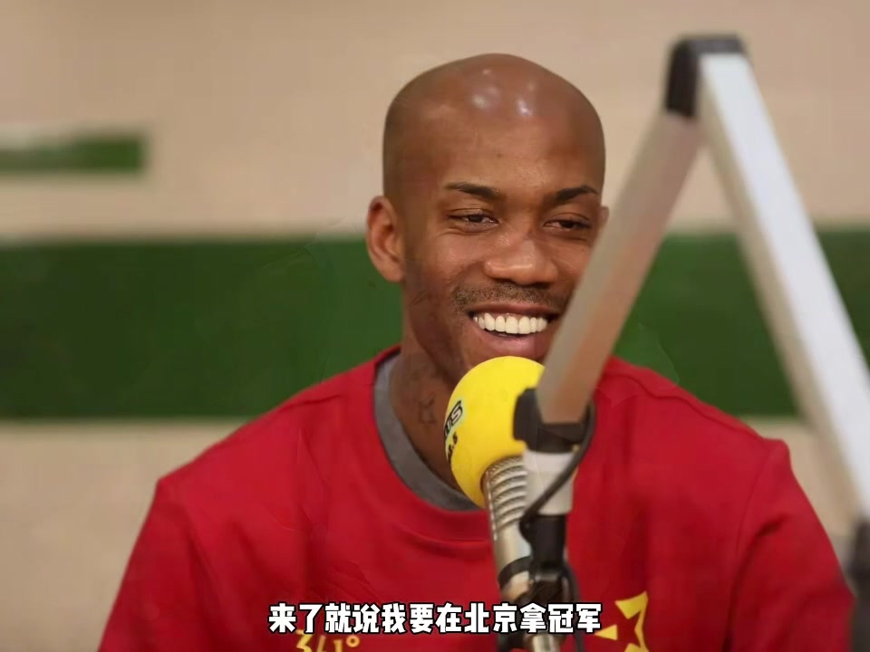 杨毅:马布里当时编歌称闵鹿蕾是训练机器 老马以身作则努力训练