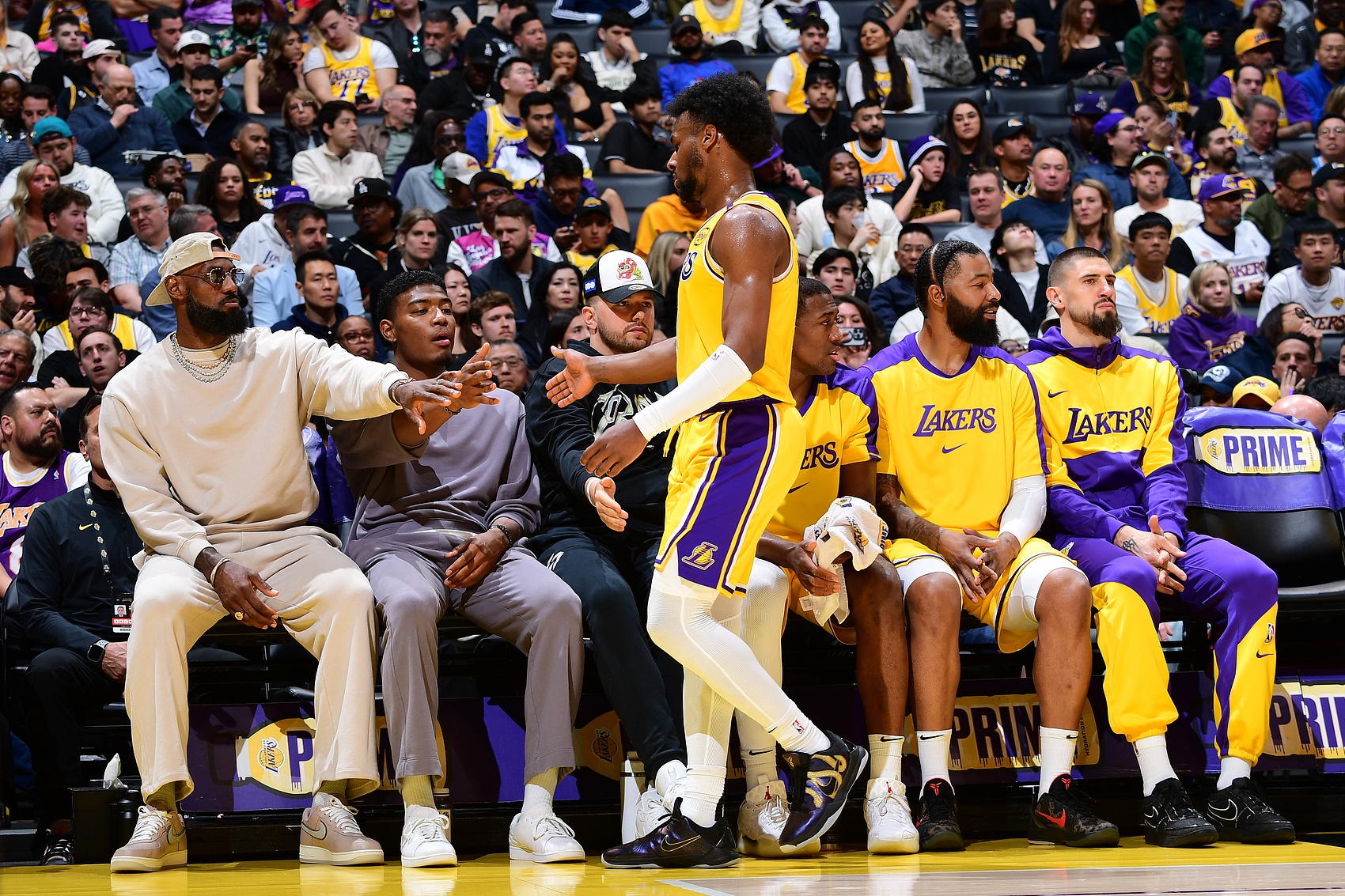 夸梅:詹姆斯干嘛非要布朗尼进NBA?后者该买30张保罗的DVD学学