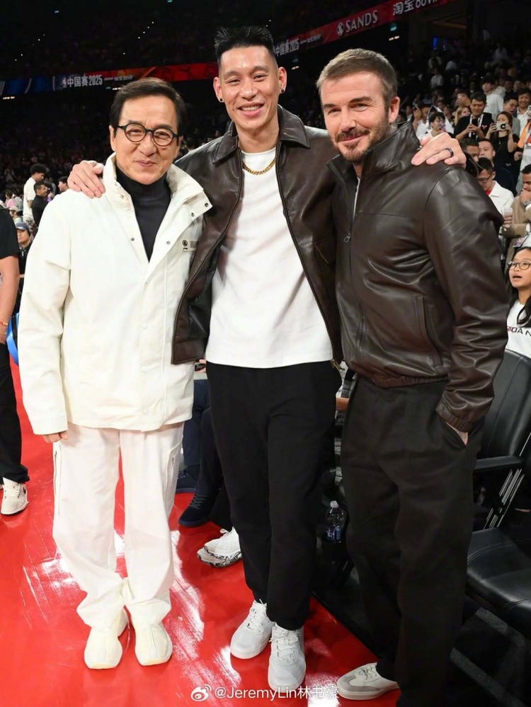 梦幻同框!林书豪晒与成龙&贝克汉姆合影:两位传奇🎬🥋⚽️