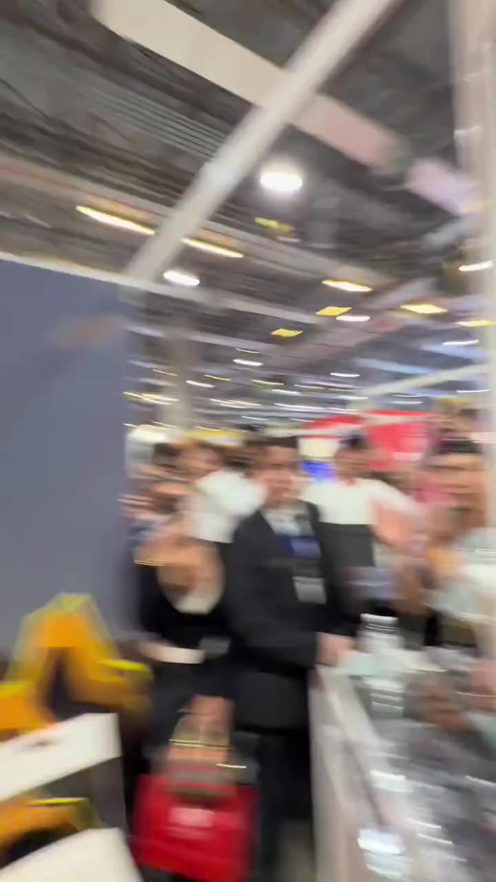 中国球迷教杰伦-格林用中文说:护林员 Niu Be🤣